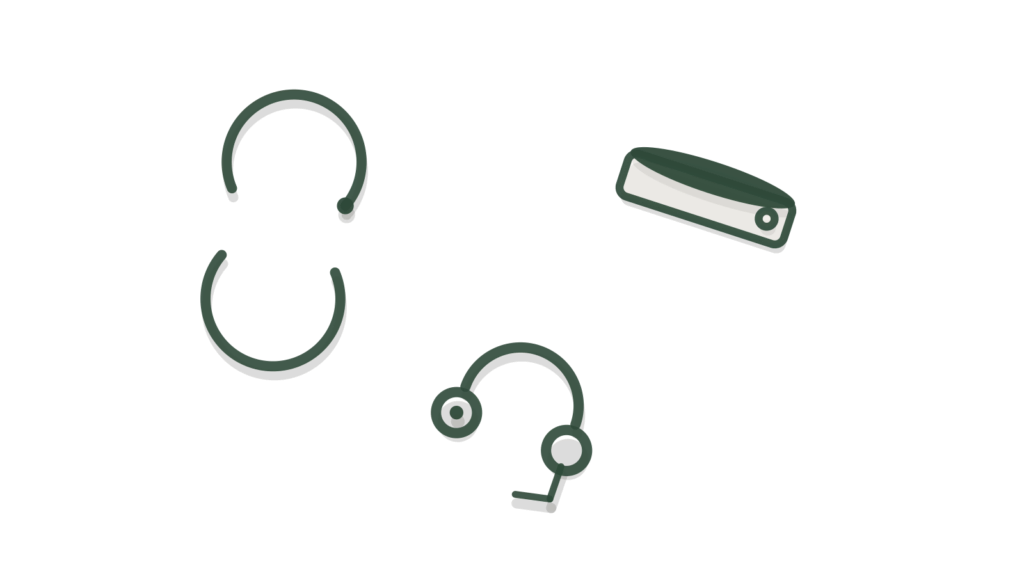 Paper sync-arrows, a brass tray with a note and a small dial scattered on a desk, showing complaints being sorted.